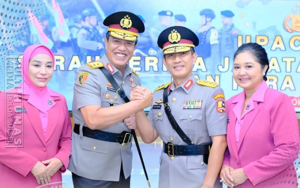 Irjen Djuhandhani Rahardjo Puro menggantikan Irjen Rusdi Hartono sebagai Kapolda Sulawesi Selatan. [Instagram @polda_sulsel]